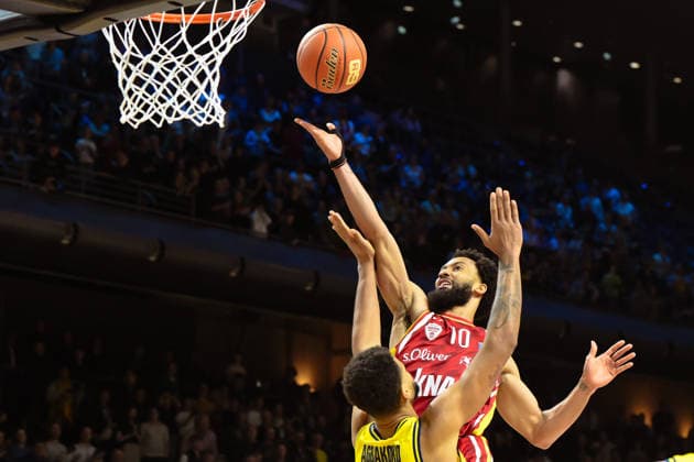 08.03.2026, xlakx, Basketball easyCredit BBL Bundesliga, Alba Berlin - Fitness First Würzburg Baskets v.l. Davion Mintz (Würzburg Baskets) setzt zum Korbwurf an Berlin
