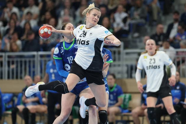 Deutschland - Slowenien, Handball-EM-Qualifikation der Frauen Antje Döll (Deutschland, 29). Handball-EM-Qualifikationsspiel der Frauen zwischen Deutschland und Slowenien am 8. März im SNP dome Heidelberg., Heidelberg Baden-Württemberg Deutschland SNP dome