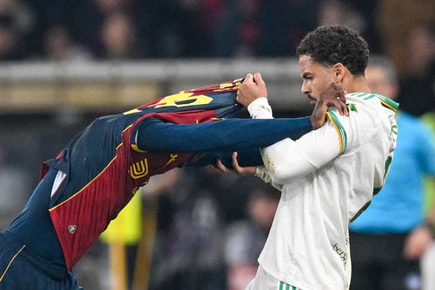Genoa™s Caleb Ekuban argues with Roma™s Devyne Rensch during the Serie A soccer match between Genoa and Roma at the Luigi Ferraris Stadium in Genoa, Italy - Sunday, March 08, 2026. - Soccer .  Copyright: xTanoxPecoraro LaPressex