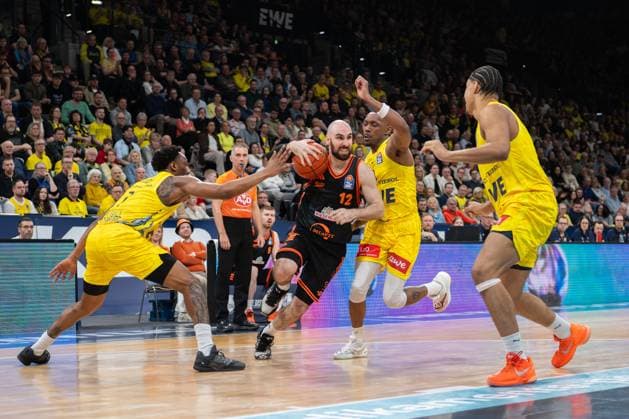 GER, Basketball, easy Credit- BBL, EWE Baskets Oldenburg vs Rasta Vechta 08.03.2026, EWE Arena, Oldenburg, GER, easy Credit-BBL, EWE Baskets Oldenburg vs Rasta Vechta, im Bild Tommy KUHSE ( Rasta Vechta 12 ) Dakarai TUCKER ( EWE Baskets Oldenburg 7 ) Kyle LOFTON ( EWE Baskets Oldenburg 0 ) Colin SCHROEDER ( EWE Baskets Oldenburg 29 )