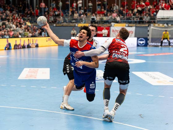 Yonatan Dayan (HBW Balingen-Weilstetten, 34) beim Torwurf gegen Frieder Bandlow (HSG Nordhorn Lingen, 02) HSG Nordhorn-Lingen vs. HBW Balingen-Weilstetten , Handball, 2. Bundesliga, 23. Spieltag, Saison 2025 2026, 08.03.2026 HSG Nordhorn-Lingen vs. HBW Balingen-Weilstetten , Handball, 2. Bundesliga, 23. Spieltag, Saison 2025 2026, 08.03.2026 Nordhorn Copyright: xEibner-Pressefoto DamianxKruczynx EP_DKI