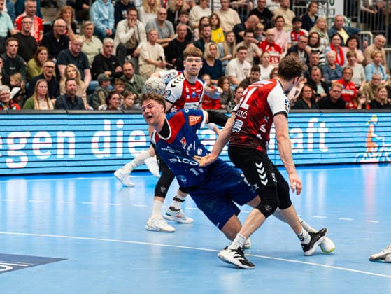 Bennet Strobel (HBW Balingen-Weilstetten, 11) beim Torwurf gegen Luka Sokolic (HSG Nordhorn Lingen, 51) HSG Nordhorn-Lingen vs. HBW Balingen-Weilstetten , Handball, 2. Bundesliga, 23. Spieltag, Saison 2025 2026, 08.03.2026 HSG Nordhorn-Lingen vs. HBW Balingen-Weilstetten , Handball, 2. Bundesliga, 23. Spieltag, Saison 2025 2026, 08.03.2026 Nordhorn Copyright: xEibner-Pressefoto DamianxKruczynx EP_DKI