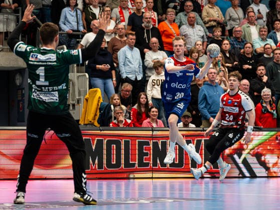 Sascha Pfattheicher (HBW Balingen-Weilstetten, 30) beim Sprungwurf gegen Kristian van der Merwe (HSG Nordhorn Lingen, 01) HSG Nordhorn-Lingen vs. HBW Balingen-Weilstetten , Handball, 2. Bundesliga, 23. Spieltag, Saison 2025 2026, 08.03.2026 HSG Nordhorn-Lingen vs. HBW Balingen-Weilstetten , Handball, 2. Bundesliga, 23. Spieltag, Saison 2025 2026, 08.03.2026 Nordhorn Copyright: xEibner-Pressefoto DamianxKruczynx EP_DKI