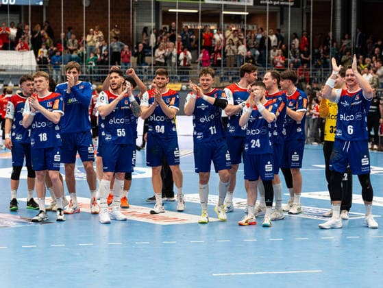 Elias Huber (HBW Balingen-Weilstetten, 07), Tim Gruner (HBW Balingen-Weilstetten, 18), Csaba Leimeter (HBW Balingen-Weilstetten, 55), Georg Poehle (HBW Balingen-Weilstetten, 94), Bennet Strobel (HBW Balingen-Weilstetten, 11), Elias Fuegel (HBW Balingen-Weilstetten, 24), Benedek Nagy (HBW Balingen-Weilstetten, 32), Mex Raguse (HBW Balingen-Weilstetten, 06) und der Rest des Teams jubeln zu den Fans HSG Nordhorn-Lingen vs. HBW Balingen-Weilstetten , Handball, 2. Bundesliga, 23. Spieltag, Saison 2025 2026, 08.03.2026 HSG Nordhorn-Lingen vs. HBW Balingen-Weilstetten , Handball, 2. Bundesliga, 23. Spieltag, Saison 2025 2026, 08.03.2026 Nordhorn Copyright: xEibner-Pressefoto DamianxKruczynx EP_DKI
