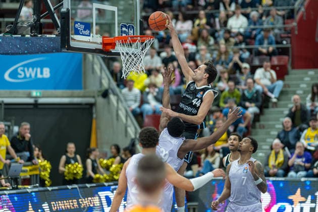 Maxwell Temoka (MHP RIESEN Ludwigsburg, 39), Elijah Hughes (MHP RIESEN Ludwigsburg, 07), Benedikt Turudic (Veolia Towers Hamburg, 44), GER, MHP Riesen vs. Veolia Towers Hamburg, Basketball Bundesliga, easycredit BBL, 23. Spieltag, Spielzeit 2025 2026, 08.03.2026, GER, MHP Riesen vs. Veolia Towers Hamburg, Basketball Bundesliga, easycredit BBL, 23. Spieltag, Spielzeit 2025 2026, 08.03.2026 Ludwigsburg Copyright: xEibner-Pressefoto SaschaxWaltherx EP_EER