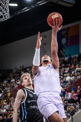 Brandon Tischler (MHP RIESEN Ludwigsburg, 24) vs. Zsombor Maronka (Veolia Towers Hamburg, 05) GER, MHP Riesen Ludwigsburg - Veolia Towers Hamburg, Basketball Bundesliga, easycredit BBL, 23. Spieltag, Spielzeit 2025 2026, 08.03.2026 GER, MHP Riesen Ludwigsburg - Veolia Towers Hamburg, Basketball Bundesliga, easycredit BBL, 23. Spieltag, Spielzeit 2025 2026, 08.03.2026 Ludwigsburg Copyright: xSandyxDinkelackerx EP_SDR