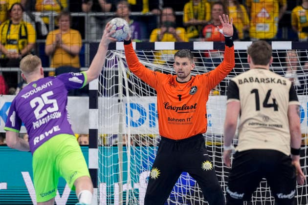 v.li.: Haukur Thrastarson (RNL, 25), Christopher Rudeck (Torwart, BHC, 1), Gino Steenaerts (RNL, 14), beim Siebenmeter, 7-Meter, Strafwurf, Spielszene, Action, Aktion, 08.03.2026, Mannheim (Deutschland), Handball, Bundesliga, Rhein-Neckar Löwen - Bergischer HC