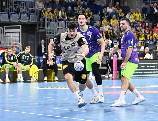 HBL-Handball-Bundesliga - Saison 2025 26 Mannheim SAP-Arena 08.03.2026 Rhein-Neckar-Löwen (rnl) - Bergischer HC (bhc) 28:25 Aron SEESING (bhc), li, Robert TIMMERMEISTER (Rhein-Neckar-Löwen), mi, Jannik KOHLBACHER (Rhein-Neckar-Löwen) HBL-Handball-Bundesliga