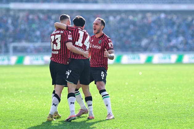 2. Bundesliga - Hannover 96 - SpVgg Greuther Fürth am 08.03.2026 in der HDI Arena in Hannover Jubel, Torjubel, Torschuetze, Torschütze Maurice Neubauer (Hannover) jubelt nach seinem Tor zum 1:1 mit Husseyn Chakroun (Hannover) und Virgil Ghita (Hannover)
