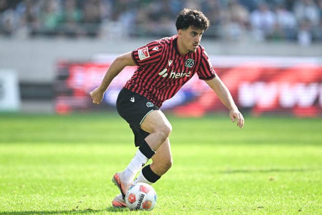 2. Bundesliga - Hannover 96 - SpVgg Greuther Fürth am 08.03.2026 in der HDI Arena in Hannover Elias Saad (Hannover 96) am Ball.