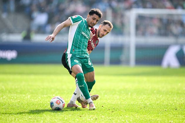 2. Bundesliga - Hannover 96 - SpVgg Greuther Fürth am 08.03.2026 in der HDI Arena in Hannover Torwart Silas Prüfrock Pruefrock (Fuerth) Enzo Leopold (Hannover)ä