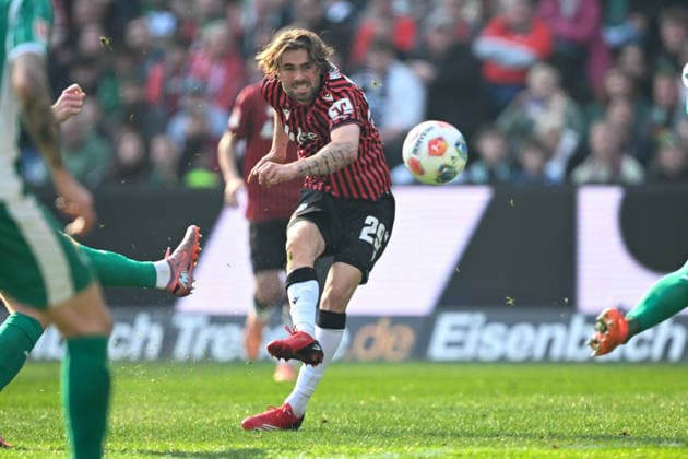 2. Bundesliga - Hannover 96 - SpVgg Greuther Fürth am 08.03.2026 in der HDI Arena in Hannover Kolja Oudenne (Hannover) am Ball.
