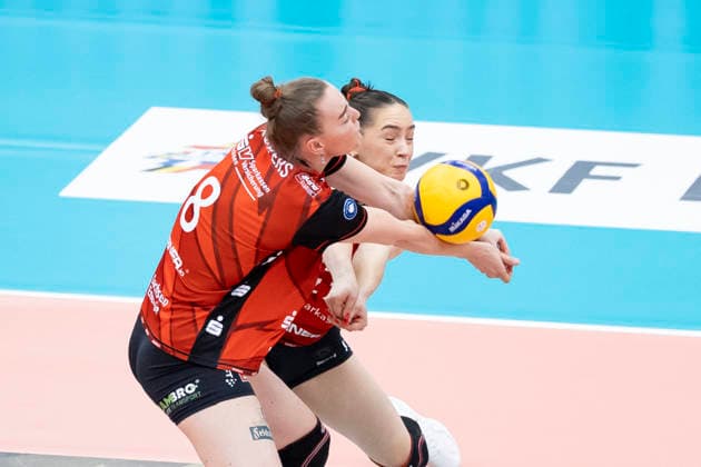 1. Volleyball Bundesliga Frauen: Schwarz-Weiss Erfurt vs. Dresdner SC; Erfurt; 08.03.2026 Jette Kuipers ( 8; Dresdner SC) am Ball und Lorena Lorber Fijok ( 17; Dresdner SC) 1. Volleyball Bundesliga Frauen: Schwarz-Weiss Erfurt vs. Dresdner SC; Riethsporthalle Erfurt; 08.03.2026 Copyright: xBEAUTIFULxSPORTS Duehringx