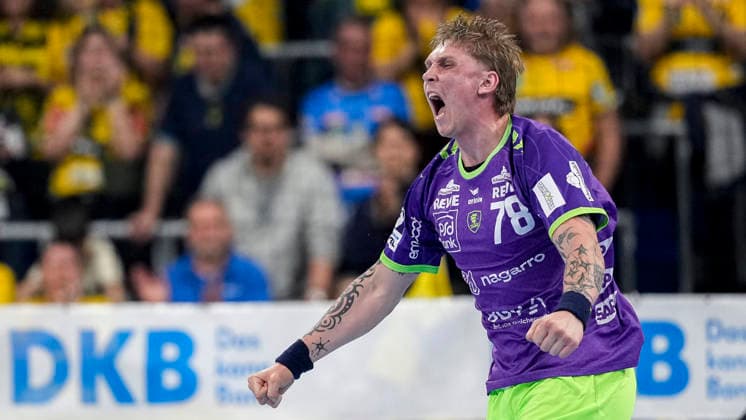 Torschütze Edwin Aspenbäck (RNL, 78), Spieler der Rhein-Neckar-Löwen, jubelt über ein Tor, Jubel, jubeln, Torjubel, Torerfolg, celebrate the goal, goal, celebration, jubelt ueber das Tor, Freuen, Freude, freut sich, optimistisch, positiv, Spielszene, Highlight, Einzelbild, Einzelfoto, Aktion, Action, im lila Sondertrikot zum Weltfrauentag 2026, 08.03.2026, Mannheim (Deutschland), Handball, Bundesliga, Rhein-Neckar Löwen - Bergischer HC