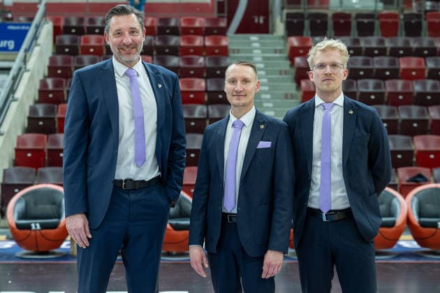 Kenneth Desloovere (MHP RIESEN Ludwigsburg, Co-Coach), Mikko Riipinen (MHP RIESEN Ludwigsburg, Head-Coach), Johs Andersen (MHP RIESEN Ludwigsburg, Co-Coach), passend zum RIESEN-Sondertrikot zum Weltfrauentag in Flieder, GER, MHP Riesen vs. Veolia Towers Hamburg, Basketball Bundesliga, easycredit BBL, 23. Spieltag, Spielzeit 2025 2026, 08.03.2026, GER, MHP Riesen vs. Veolia Towers Hamburg, Basketball Bundesliga, easycredit BBL, 23. Spieltag, Spielzeit 2025 2026, 08.03.2026 Ludwigsburg Copyright: xEibner-Pressefoto SaschaxWaltherx EP_EER