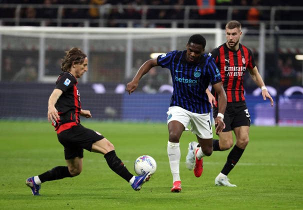 March 8, 2026, Milan, MILAN: Ac Milan s Luka Modri? (L) and his teammate Strahinja Pavlovi? (R) challenges for the ball with Inter Milan™s Ange Yoan Bonny during the Italian serie A soccer match between Milan and Inter at Giuseppe Meazza stadium in Milan, 8 March 2026..ANSA MATTEO BAZZI. Serie A: Milan-Inter  - ZUMAa110 20260308_zaf_a110_070 Copyright: xMatteoxBazzix