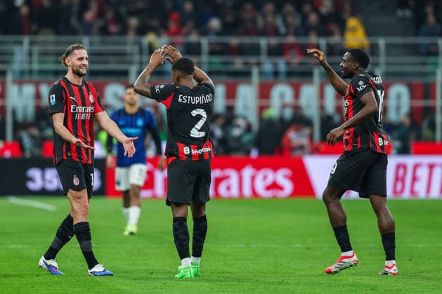 Pervis Josue Estupinan Tenorio of AC Milan celebrates with his teammates after scoring a goal during Serie A 2025 26 football match between AC Milan and FC Internazionale at San Siro Stadium in Milan  Copyright: xFabrizioxCarabelli IPAxSportx xipa-agency.netx xx IPA_72589701 IPA_Agency_IPA72589701