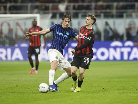 Alexis Saelemaekers of AC Milan and Pio Esposito of FC Inter during the Italian Serie A, season 2025-2026, football match between AC Milan and FC Inter Milano on 08 March 2026 at Giuseppe Meazza Stadium, San Siro, Milan, Italy. Photo, Nderim Kaceli  Copyright: xNderimxKaceli IPAxSportx xipa-agency.netx xx IPA_72590964 IPA_Agency_IPA72590964