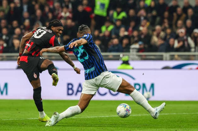 Rafael Leao of AC Milan seen in action during Serie A 2025 26 football match between AC Milan and FC Internazionale at San Siro Stadium in Milan  Copyright: xFabrizioxCarabelli IPAxSportx xipa-agency.netx xx IPA_72591375 IPA_Agency_IPA72591375