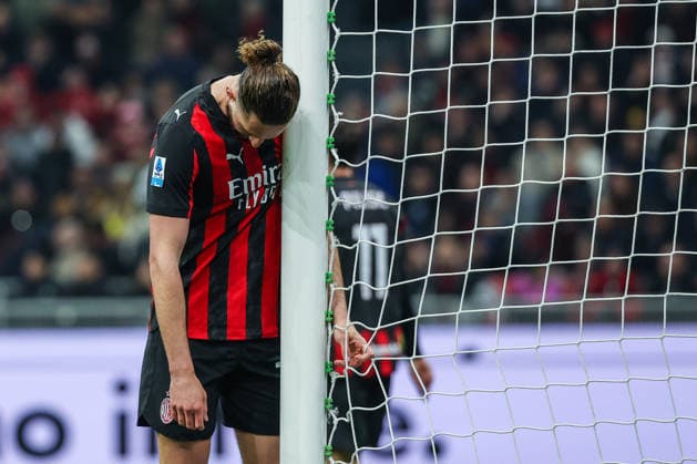 Adrien Rabiot of AC Milan reacts during Serie A 2025 26 football match between AC Milan and FC Internazionale at San Siro Stadium in Milan  Copyright: xFabrizioxCarabelli IPAxSportx xipa-agency.netx xx IPA_72591377 IPA_Agency_IPA72591377