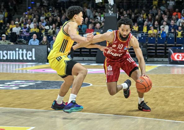 08.03.2026, xlakx, Basketball easyCredit BBL Bundesliga, Alba Berlin - Fitness First Würzburg Baskets v.l. Jack Kayil (Alba Berlin), Davion Mintz (Würzburg Baskets) Zweikampf, Duell, Kampf, tackle Berlin