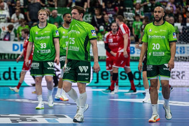 08.03.2026, xovx, Handball Daikin Handball Bundesliga, HSG Wetzlar - MT Melsungen v.l. Georg Löwen (HSG Wetzlar), Philipp Ahouansou (HSG Wetzlar), Justin Müller (HSG Wetzlar), Cyrill Akakpo (HSG Wetzlar) enttäuscht, enttäuscht schauend Wetzlar Buderus-Arena Hessen Deutschland (DE)
