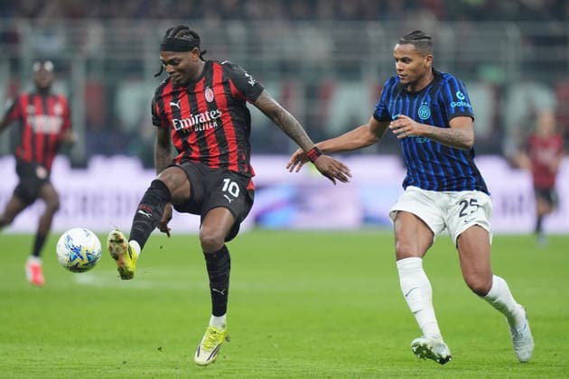 AC Milan™s Rafael Leao fights for the ball with Inter Milan s Manuel Akanji during the Serie A soccer match between Milan and Inter at the San Siro Stadium in Milan , north Italy - Sunday , March 08 , 2026. - Soccer .  Copyright: xSpada LaPressex