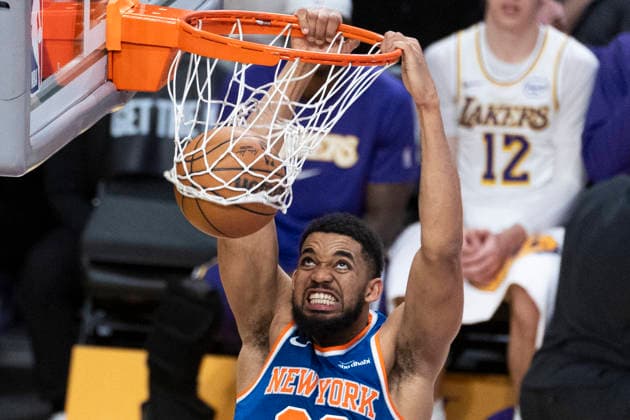 March 8, 2026, Los Angeles, California, USA: New York KnicksÃ¢â‚¬â ¢ Karl-Anthony Towns (32) dunks against the Los Angeles Lakers during an NBA, Basketball Herren, USA basketball game at Crypto.com Arena on Sunday, March 8, 2026 in Los Angeles. NBA 2026: Knicks Vs Lakers  - ZUMAc68_ 20260308_zaf_c68_055 Copyright: xRingoxChiux