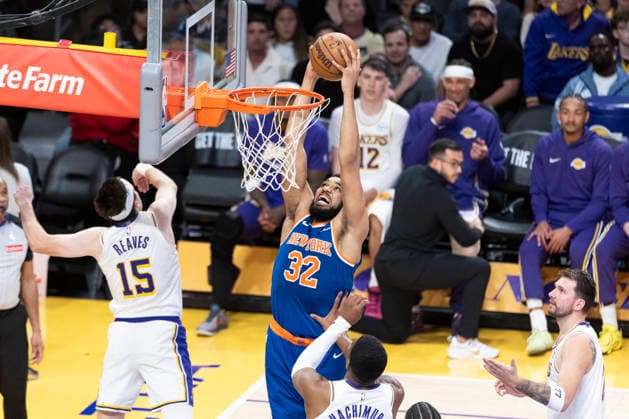 March 8, 2026, Los Angeles, California, USA: New York KnicksÃ¢â‚¬â ¢ Karl-Anthony Towns (32) dunks against the Los Angeles Lakers during an NBA, Basketball Herren, USA basketball game at Crypto.com Arena on Sunday, March 8, 2026 in Los Angeles. NBA 2026: Knicks Vs Lakers  - ZUMAc68_ 20260308_zaf_c68_056 Copyright: xRingoxChiux