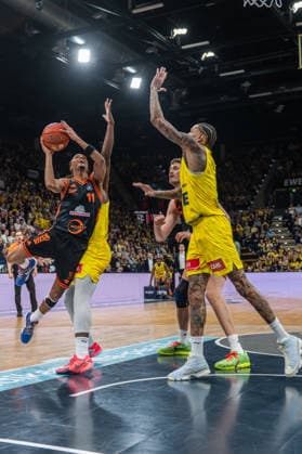 GER, Basketball, easy Credit- BBL, EWE Baskets Oldenburg vs Rasta Vechta 08.03.2026, EWE Arena, Oldenburg, GER, easy Credit-BBL, EWE Baskets Oldenburg vs Rasta Vechta, im Bild Alonzo VERGE JR. ( Rasta Vechta 11 ) Brain FOBBS ( EWE Baskets Oldenburg 4 ) Tibor PLEIß PLEISS ( Rasta Vechta 22 ) Michale KYSER ( EWE Baskets Oldenburg 12 )