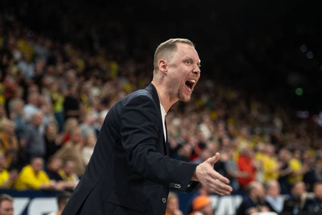 GER, Basketball, easy Credit- BBL, EWE Baskets Oldenburg vs Rasta Vechta 08.03.2026, EWE Arena, Oldenburg, GER, easy Credit-BBL, EWE Baskets Oldenburg vs Rasta Vechta, im Bild Christian HELD ( Rasta Vechta Trainer Headcoach ) in Action