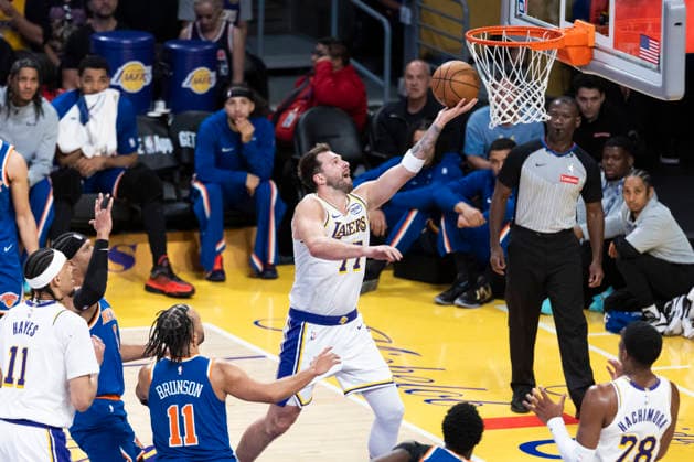 March 8, 2026, Los Angeles, California, USA: Los Angeles LakersÃ¢â‚¬â ¢ Luka DonÄÂiÄ¡ (77) goes to the basket against the New York Knicks during an NBA, Basketball Herren, USA basketball game at Crypto.com Arena on Sunday, March 8, 2026 in Los Angeles. NBA 2026: Knicks Vs Lakers  - ZUMAc68_ 20260308_zaf_c68_063 Copyright: xRingoxChiux