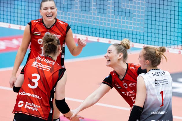 1. Volleyball Bundesliga Frauen: Schwarz-Weiss Erfurt vs. Dresdner SC; Erfurt; 08.03.2026 Lena Olliges ( 3; Dresdner SC) und Rosa Entius ( 5; Dresdner SC) (rechts) 1. Volleyball Bundesliga Frauen: Schwarz-Weiss Erfurt vs. Dresdner SC; Riethsporthalle Erfurt; 08.03.2026 Copyright: xBEAUTIFULxSPORTS Duehringx