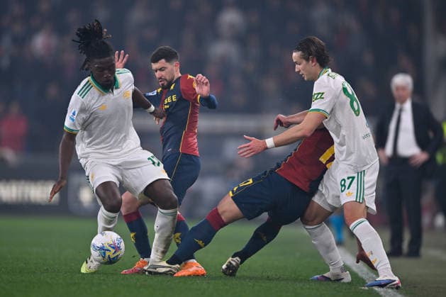 Kouadio Emmanuel Boris Kone (AS Roma) - Aaron Martin (Genoa CFC) - Daniele Ghilardi (AS Roma) during Genoa CFC vs AS Roma, Italian soccer Serie A match in Genoa, Italy, March 08 2026  Copyright: xDaniloxVigo IPAxSportx xipa-agency.netx xx IPA_72594502 IPA_Agency_IPA72594502