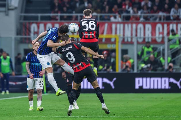 Niclas Fullkrug of AC Milan competes for the ball with Carlos Augusto of FC Internazionale during Serie A 2025 26 football match between AC Milan and FC Internazionale at San Siro Stadium in Milan  Copyright: xFabrizioxCarabelli IPAxSportx xipa-agency.netx xx IPA_72592700 IPA_Agency_IPA72592700