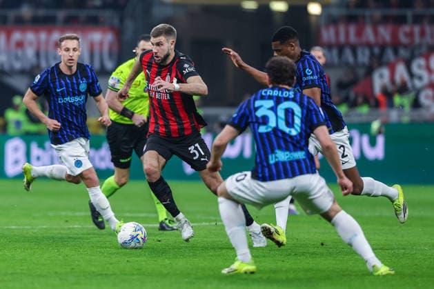 Strahinja Pavlovic of AC Milan seen in action during Serie A 2025 26 football match between AC Milan and FC Internazionale at San Siro Stadium in Milan  Copyright: xFabrizioxCarabelli IPAxSportx xipa-agency.netx xx IPA_72592706 IPA_Agency_IPA72592706