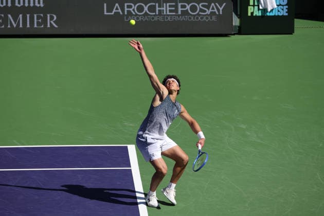 INDIAN WELLS, CA - MARCH 08: Ben Shelton (USA) serves during the BNP Paribas Open on March 8, 2026 at Indian Wells Tennis Garden in Indian Wells, CA. (Photo by George Walker Icon Sportswire) TENNIS: MAR 08 BNP Paribas Open EDITORIAL USE ONLY Icon260308114