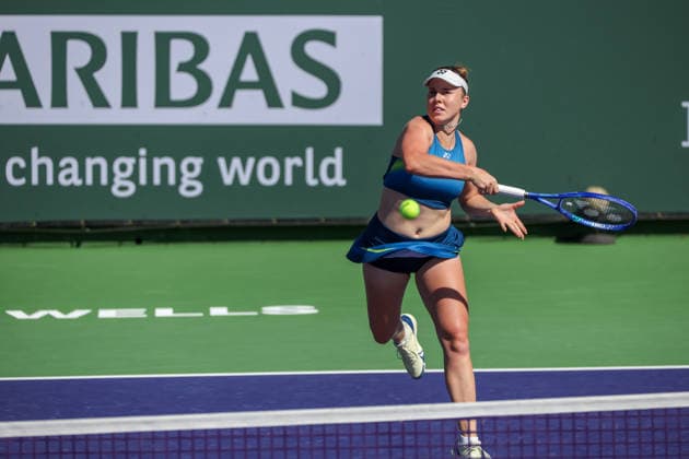 INDIAN WELLS, CA - MARCH 08: Linda Noskova (CZE) hits a forehand during the BNP Paribas Open on March 8, 2026 at Indian Wells Tennis Garden in Indian Wells, CA. (Photo by George Walker Icon Sportswire) TENNIS: MAR 08 BNP Paribas Open EDITORIAL USE ONLY Icon260308024