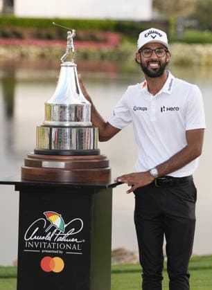 ORLANDO, FL - MARCH 08: PGA, Golf Herren golfer Akshay Bhatia poses with the trophy after winning in a playoff the Arnold Palmer Invitational presented by Mastercard on March 8, 2026, at Arnold Palmer™s Bay Hill Club & Lodge in Orlando, Florida. (Photo by Brian Spurlock Icon Sportswire) GOLF: MAR 08 PGA Arnold Palmer Invitational presented by Mastercard EDITORIAL USE ONLY Icon26030873