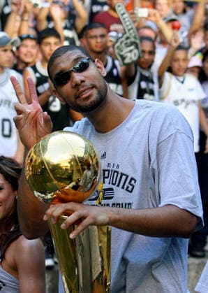 Jun 17, 2007 - San Antonio, TX, USA - NBA, Basketball Herren, USA Basketball: Spurs forward TIM DUNCAN (21) waves to fans during the victory parade Sunday June 17, 2007, at the River Center Lagoon. Copyright: xEAxOrnelasx