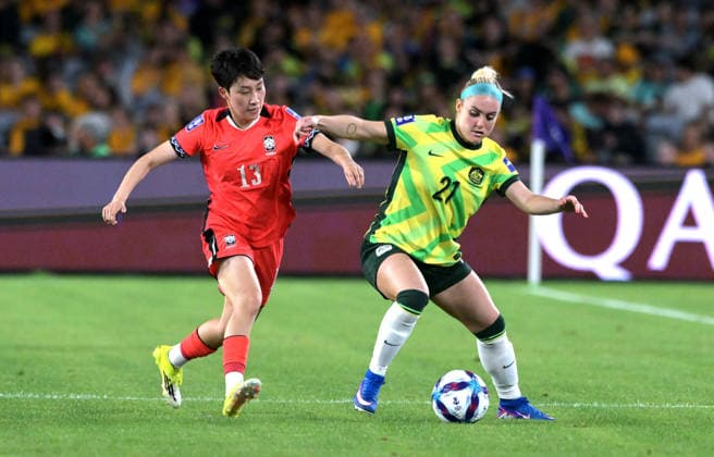 March 8, 2026, Sydney, Australia: Park Soo-Jeong (L) of Republic of Korea women football team and Ellie Carpenter (R) of Australia women football team seen in action during the AFC Women s Asian Cup Group A match between Australia and Republic of Korea held at the Stadium Australia. Final score Australia 3:3 Republic of Korea. Sydney Australia - ZUMAs197 20260308_aaa_s197_310 Copyright: xLuisxVeniegrax