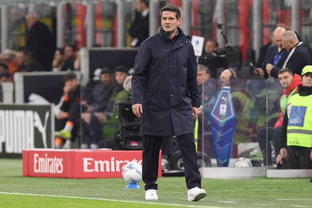 AC Milan vs FC Inter Italy, Milan, 2026 03 08: Cristian Chivu (FC Inter manager) gives advices to his players in the first half during soccer game AC Milan vs FC Inter, Lega Calcio Serie A Enilive 2025-2026 day 28 at San Siro Stadium Milan Lombardy Italy Copyright: xFabrizioxAndreaxBertanix