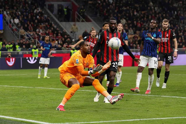 AC Milan vs FC Inter Italy, Milan, 2026 03 08: Fikayo Tomori, Mike Maignan (AC Milan) goes out from goal area and saves in the second half during soccer game AC Milan vs FC Inter, Lega Calcio Serie A Enilive 2025-2026 day 28 at San Siro Stadium Milan Lombardy Italy Copyright: xFabrizioxAndreaxBertanix