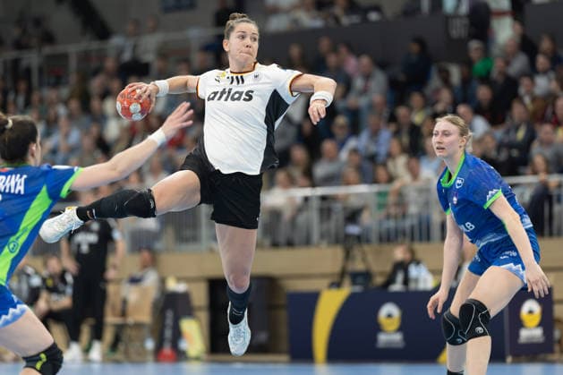 Deutschland - Slowenien, Handball-EM-Qualifikation der Frauen Emily Vogel (Deutschland, 20). Handball-EM-Qualifikationsspiel der Frauen zwischen Deutschland und Slowenien am 8. März im SNP dome Heidelberg., Heidelberg Baden-Württemberg Deutschland SNP dome