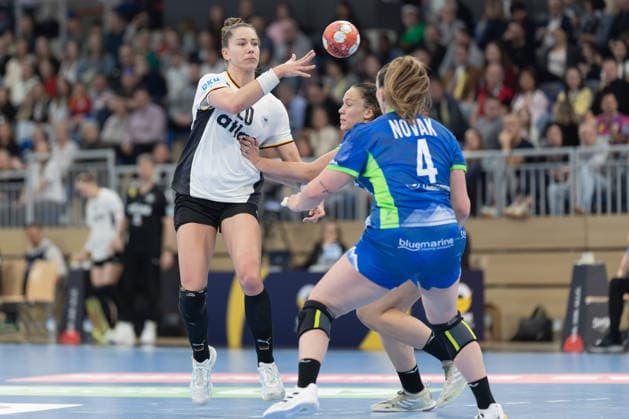 Deutschland - Slowenien, Handball-EM-Qualifikation der Frauen Emily Vogel (Deutschland, 20). Handball-EM-Qualifikationsspiel der Frauen zwischen Deutschland und Slowenien am 8. März im SNP dome Heidelberg., Heidelberg Baden-Württemberg Deutschland SNP dome