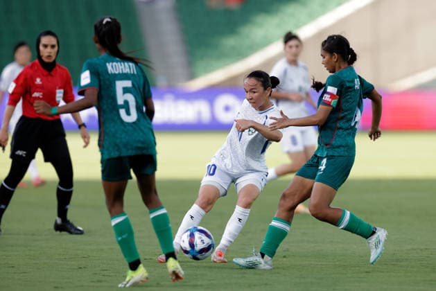 SOCCER ASIAN CUP BANGLADESH UZBEKISTAN, Diyorakhon Khabibullaeva of Uzbekistan passes the ball during the AFC Women™s Asian Cup Group B match between Bangladesh and Uzbekistan at HBF Park in Perth, Monday, March 9, 2026.( NO ARCHIVING, EDITORIAL USE ONLY PERTH WESTERN AUSTRALIA AUSTRALIA  Copyright: xRICHARDxWAINWRIGHTx 20260309193225335540