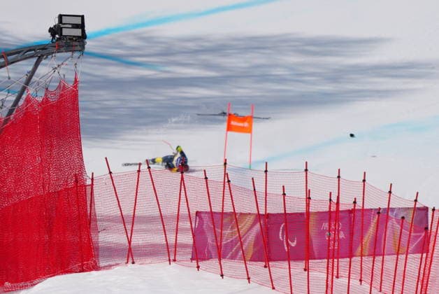 CORTINA, ITALIEN 20260309 Sveriges Aaron Lindström kraschar valdsamt under alpina super-g i Paralympics pa Cortina Curling Olympic Stadium. CORTINA ITALIEN x10500x *** CORTINA, ITALY 20260309 Swedens Aaron Lindström crashes badly during the alpine super g in the Paralympics at Cortina Curling Olympic Stadium CORTINA ITALY x10500x  Copyright: xOscarxOlsson ParasportxSverigex TTx PARALYMPICS SUPER-G