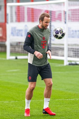 Harry Kane (FC Bayern Muenchen, 09) mit Ball, GER, Abschlusstraining, FC Bayern Muenchen, Fussball, UEFA Champions League, Achtelfinale, Hinspiel, Saison 2025 2026, 09.03.2026, GER, Abschlusstraining, FC Bayern Muenchen, Fussball, UEFA Champions League, Achtelfinale, Hinspiel, Saison 2025 2026, 09.03.2026 Muenchen Copyright: xEibner-Pressefoto JennixMaulx EP_JML