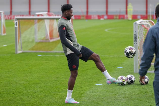 Alphonso Davies (FC Bayern Muenchen, 19) mit Ball, GER, Abschlusstraining, FC Bayern Muenchen, Fussball, UEFA Champions League, Achtelfinale, Hinspiel, Saison 2025 2026, 09.03.2026, GER, Abschlusstraining, FC Bayern Muenchen, Fussball, UEFA Champions League, Achtelfinale, Hinspiel, Saison 2025 2026, 09.03.2026 Muenchen Copyright: xEibner-Pressefoto JennixMaulx EP_JML