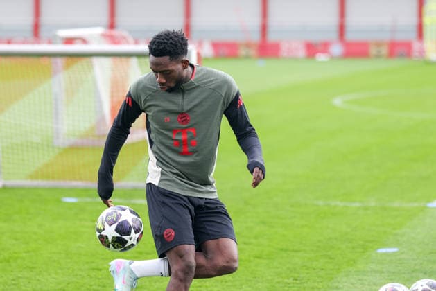Alphonso Davies (FC Bayern Muenchen, 19) mit Ball, GER, Abschlusstraining, FC Bayern Muenchen, Fussball, UEFA Champions League, Achtelfinale, Hinspiel, Saison 2025 2026, 09.03.2026, GER, Abschlusstraining, FC Bayern Muenchen, Fussball, UEFA Champions League, Achtelfinale, Hinspiel, Saison 2025 2026, 09.03.2026 Muenchen Copyright: xEibner-Pressefoto JennixMaulx EP_JML